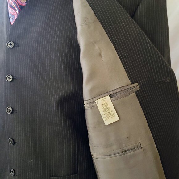 Calvin Klein Gray Pin 3 Btn, 3 pc Suit NWT - Picture 12 of 16